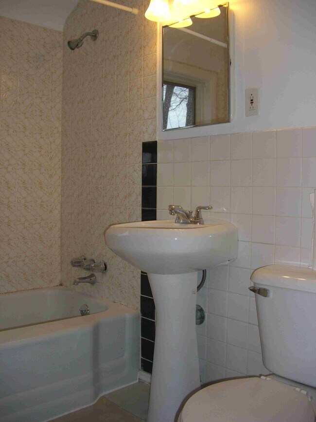 Foto del edificio - 1489 E 252nd St