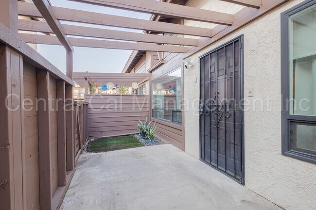 Building Photo - 2 Bedroom/2 Bath Condo with Garage  - $179...