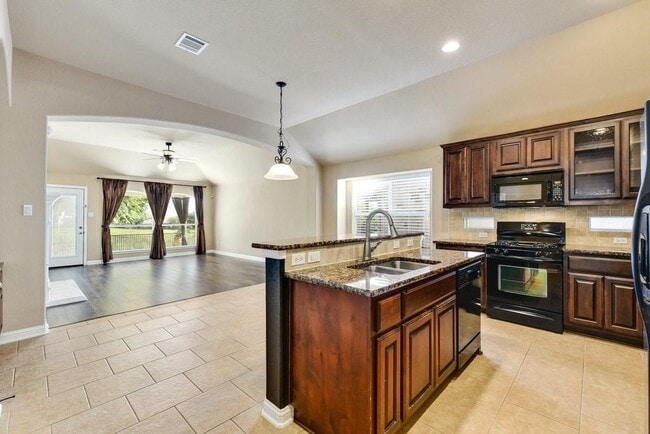 Foto del edificio - 1614 Hidden Springs Path