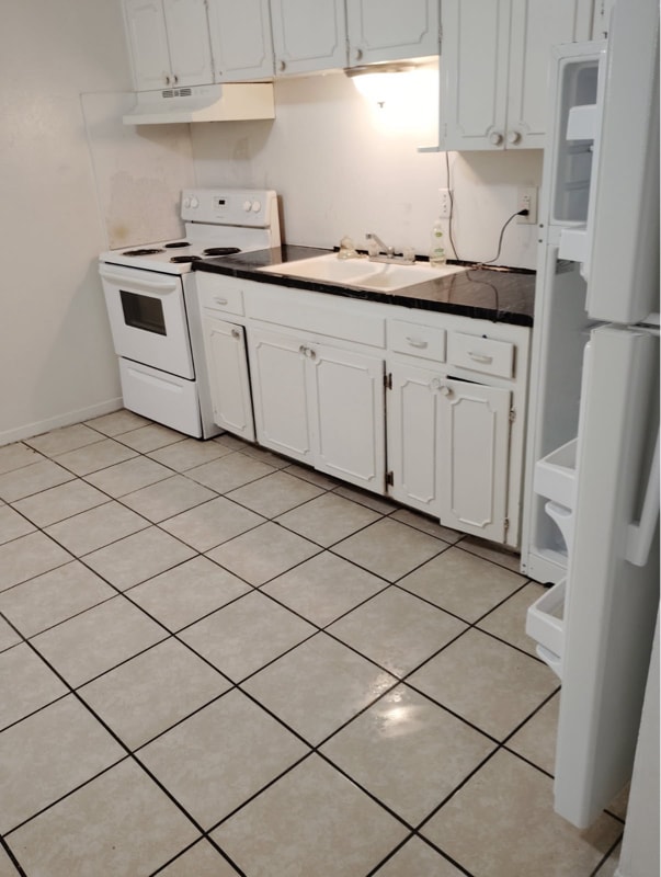 Building Photo - 414 E Avenue A