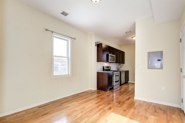 Building Photo - 257 Grove St