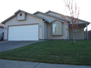 Building Photo - 612 SW Larch Rd