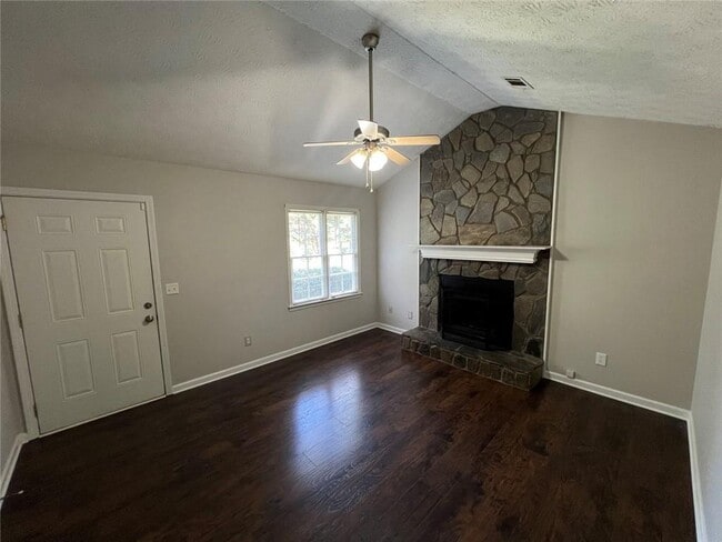Building Photo - 2735 Fairlane Dr