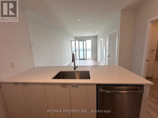 Building Photo - 430-3430 Square One Dr