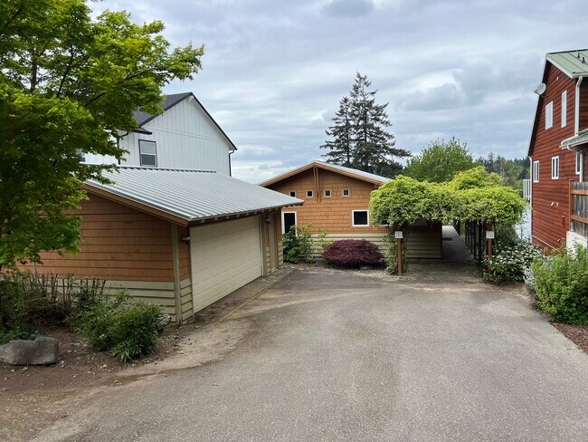 Foto del edificio - 7324 86th Ave NW