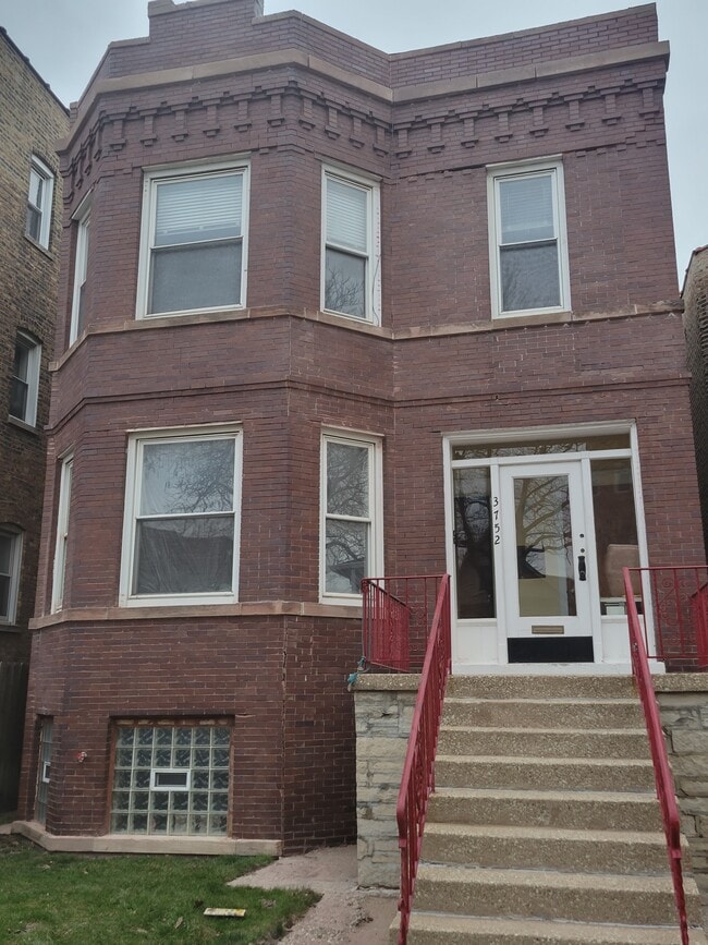 Building Photo - 3752 W Dickens Ave