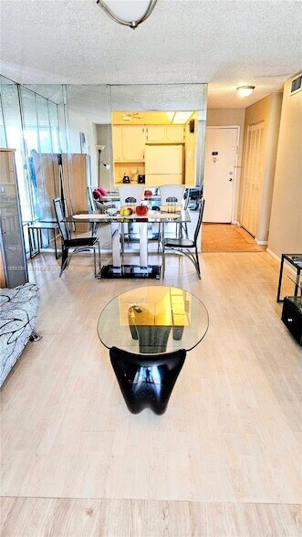 Foto del edificio - 16851 NE 23rd Ave