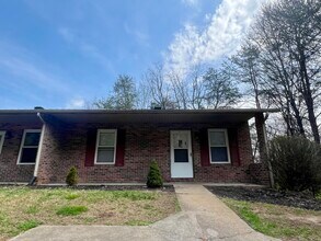 Building Photo - 1402 Hicks Rd