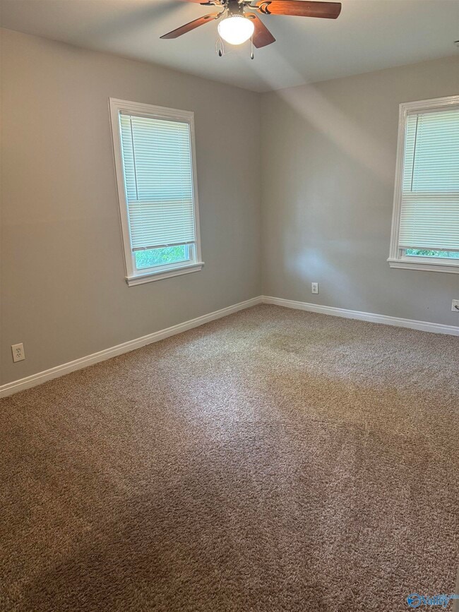 Building Photo - 905 Fairway Dr NW