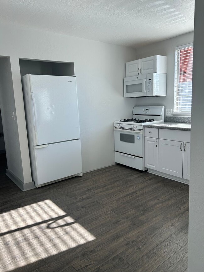 Building Photo - Cute 2 bedroom, 1 bathroom home!