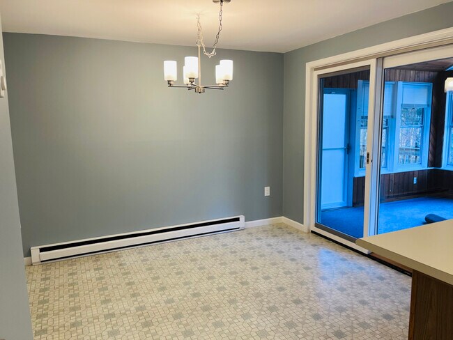 Foto del edificio - 452 Richmond Rd