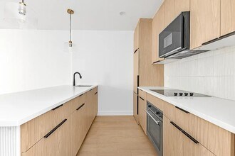 Building Photo - 426 Seventh Avenue