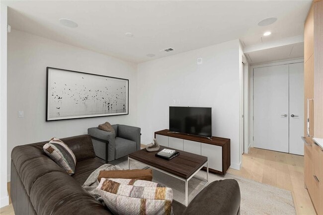 Building Photo - 44 East Ave