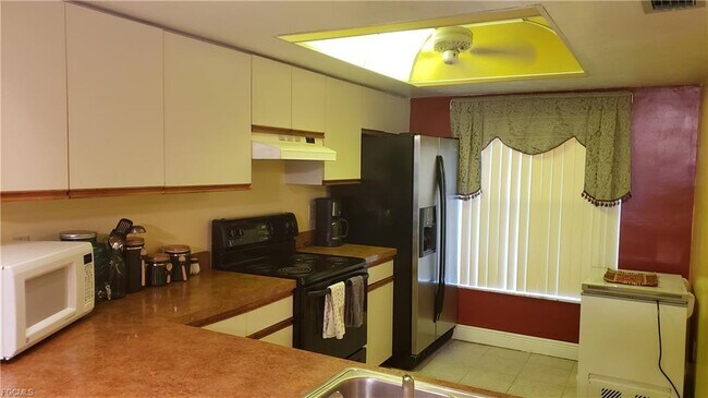 Building Photo - 2039 Golfside Village Dr