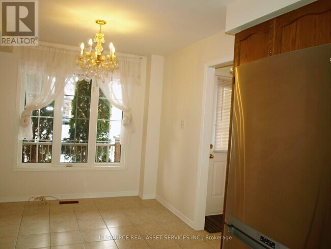 Photo du bâtiment - 217 Hammersly Blvd