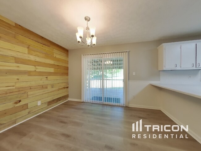 Building Photo - 7179 Carolyn Cir