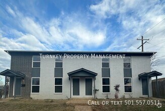 Building Photo - 1901 Sanford Dr