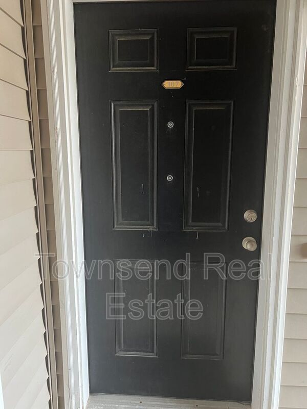 Foto del edificio - 621 Marshtree Ln