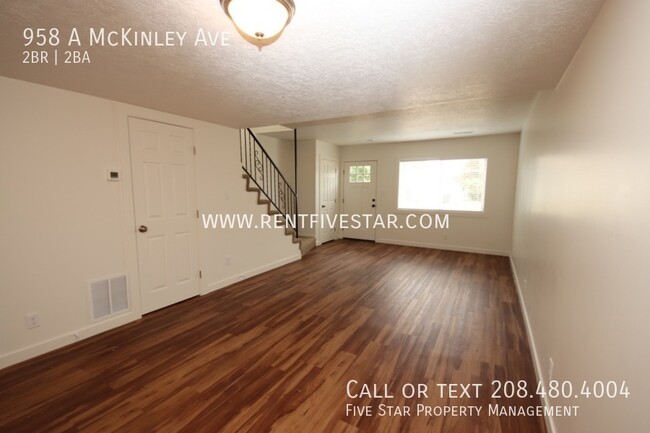 Foto del edificio - Spacious McKinley Townhome Available! Visi...