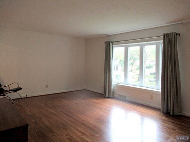 Building Photo - 92 Heights Rd