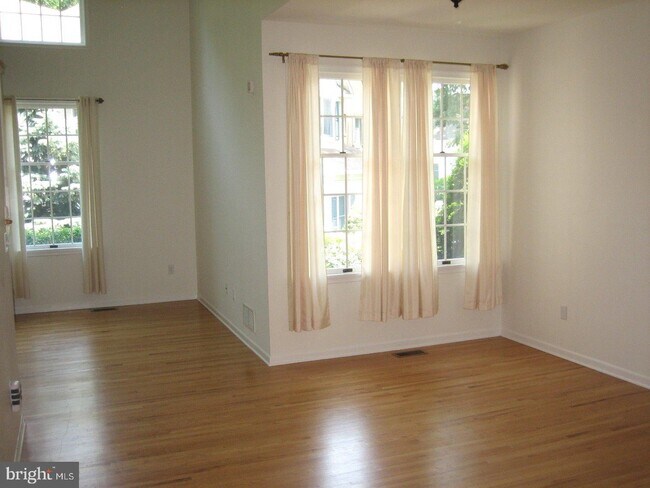 Foto del edificio - 27 Stonewall Cir
