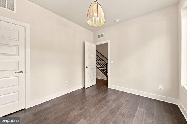 Foto del edificio - 11630 American Dream Way