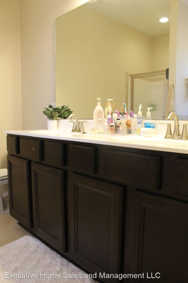 Foto del edificio - 3 br, 2 bath House - 301 Joyland Drive