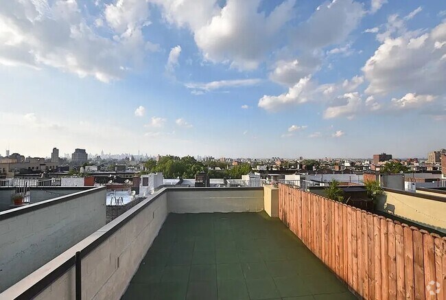 Building Photo - 323 Lincoln Pl