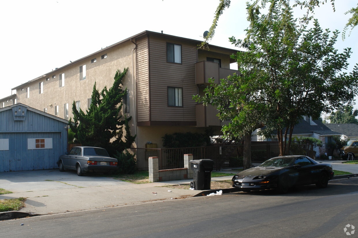 Building Photo - 734 Venice Way