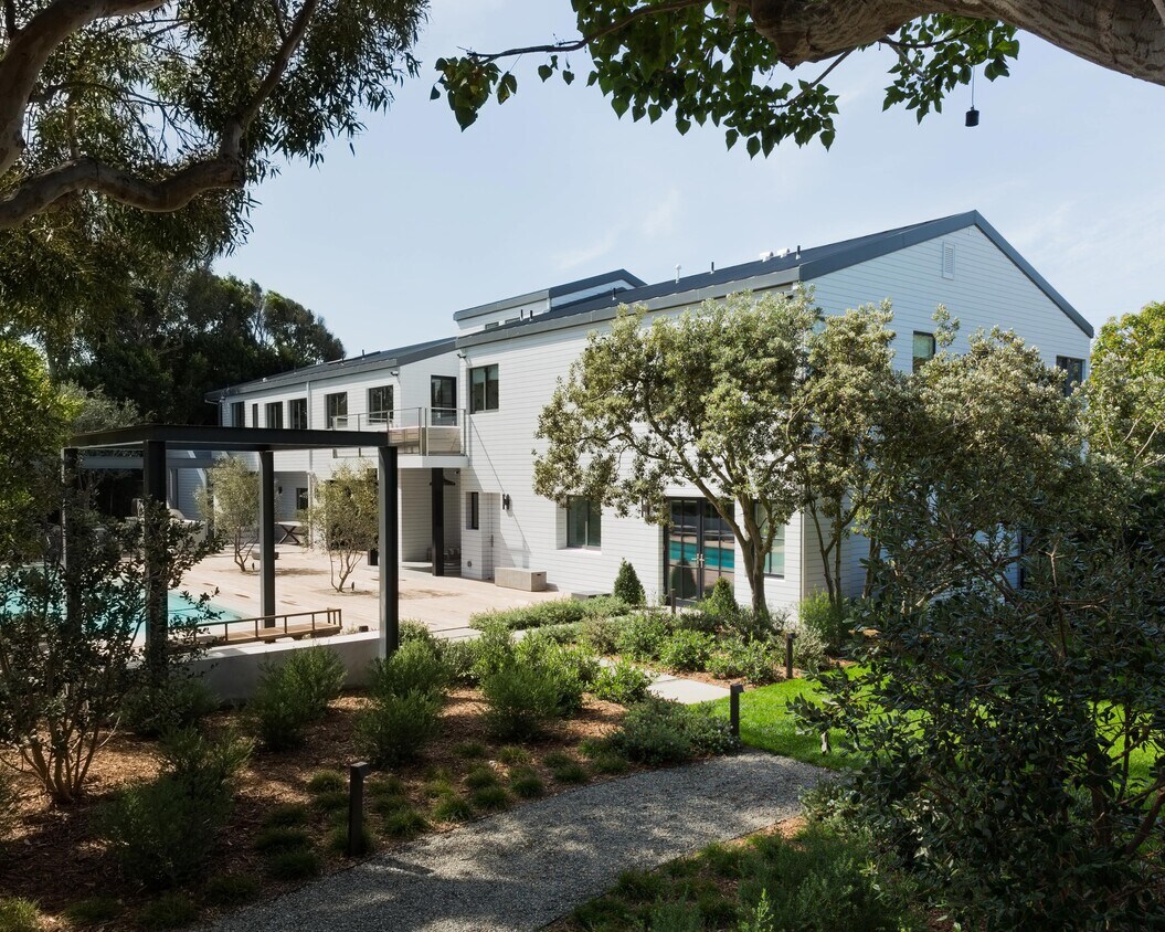 Foto principal - 7310 Birdview Ave