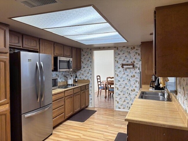 Building Photo - Lovely Home in 45+ Active Adult Community ...