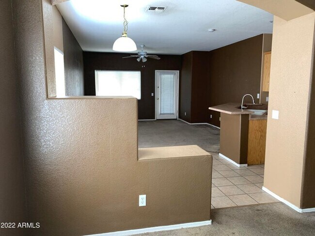 Foto del edificio - Charming 4 bed, 2 bath home on the golf co...