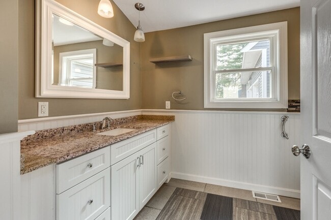 Foto del edificio - 8 Pluff Ave