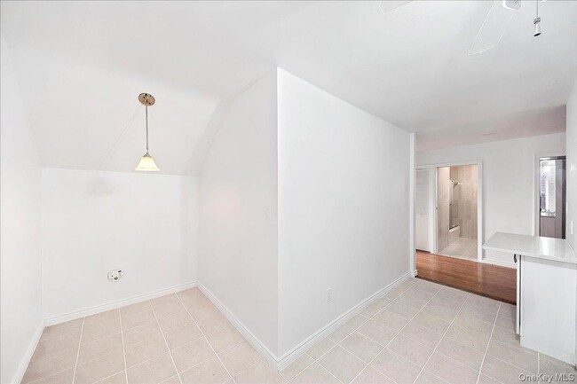 Foto del edificio - 163 Glover Ave