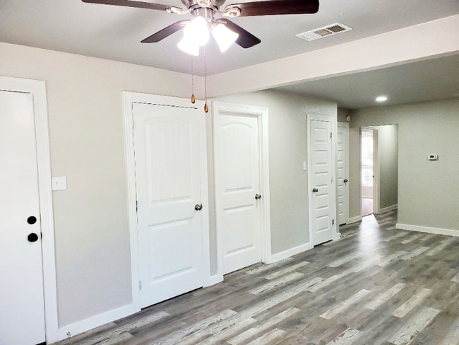 Photo - 1623 E Waco Ave House