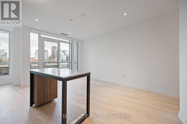 Building Photo - 15 Richardson St