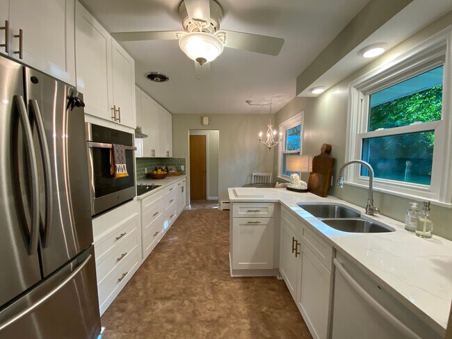 Foto del edificio - 4820 Williston Rd