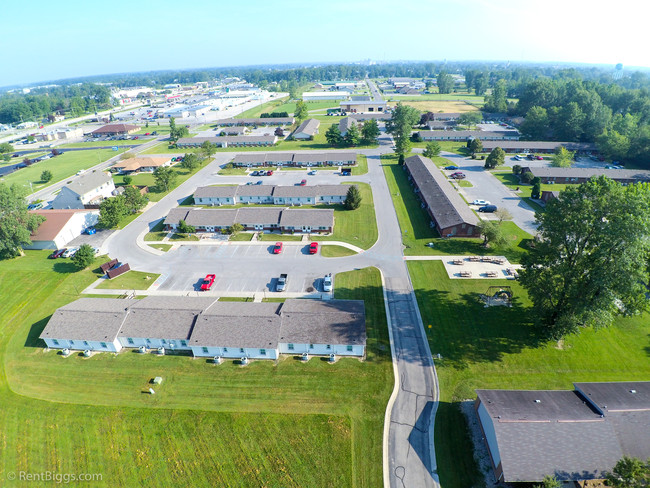 Building Photo - Village Green Apartments