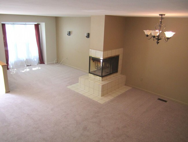 Foto del edificio - 8020 Green Valley Ln