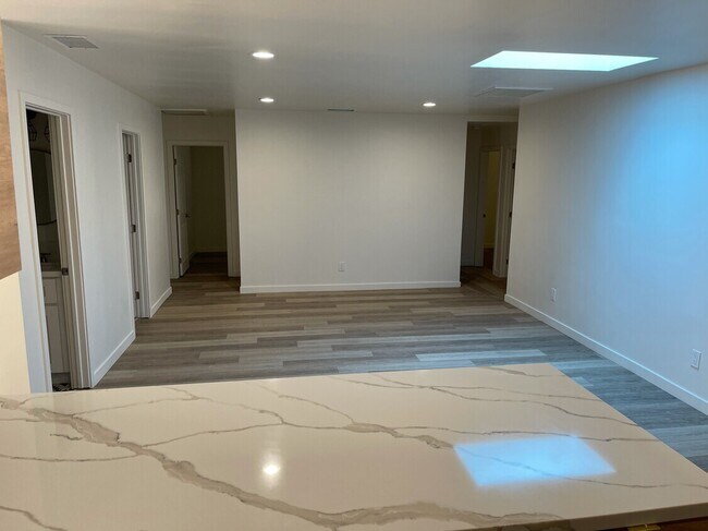 Foto del edificio - 5679 Dorothy Way