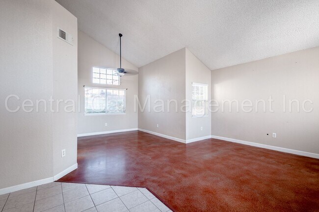 Foto del edificio - 3 Bedroom/2.5 Bath Home in Silver Creek - $2295 Per Month!