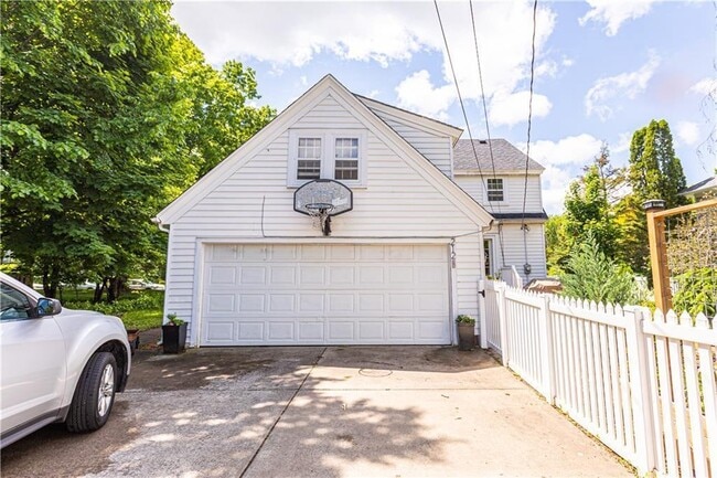 Building Photo - 1/2 Off First Month's Rent for Stunning 4-Bedroom Home with Attached Garage and Fenced Yard