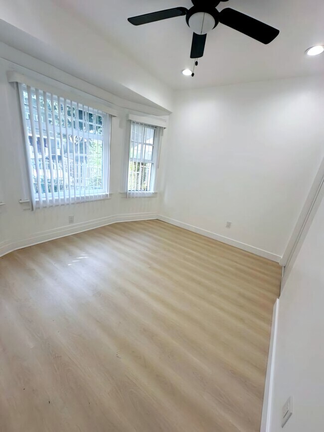 Foto del edificio - 1455 W 22nd St