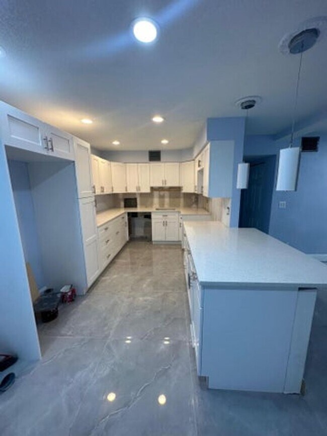 Foto del edificio - 5665 Daphne Dr