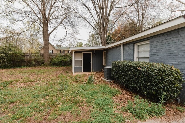 Building Photo - 2780 Hall Dr SE