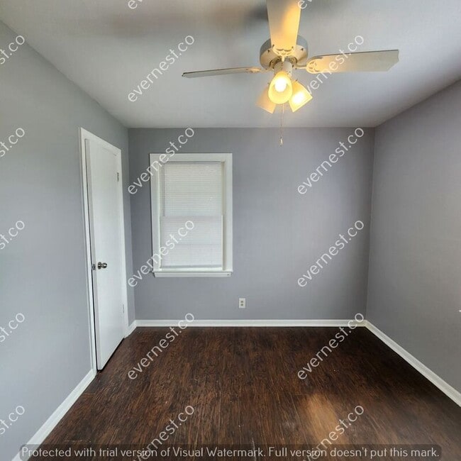 Building Photo - 711 N Davis Dr