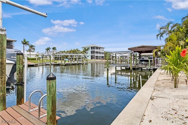 Building Photo - 2372 Baybreeze St