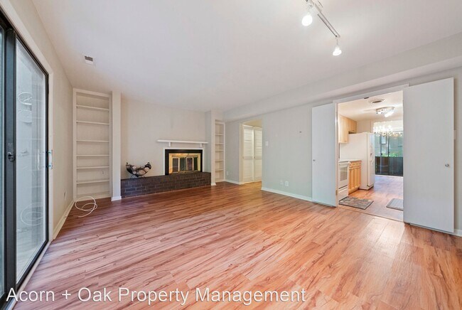 Building Photo - 2 br, 2.5 bath House - 3082A Colony Road
