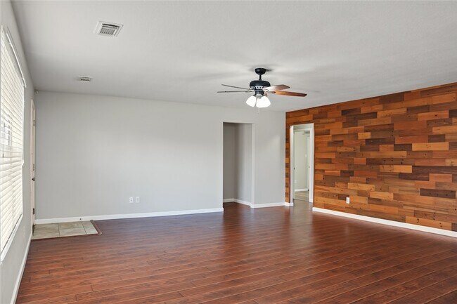 Foto del edificio - 7303 Foxvista Ln