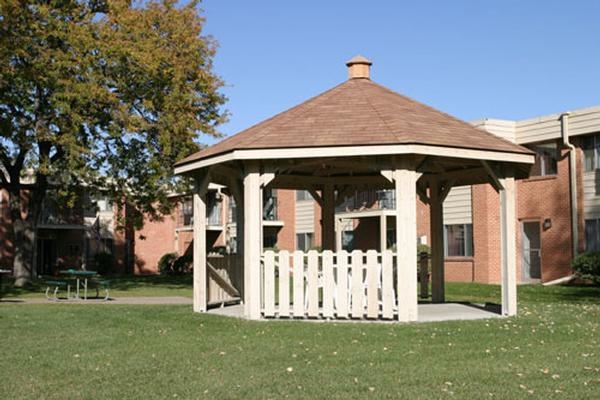 Foto del edificio - Willow Court Apartments